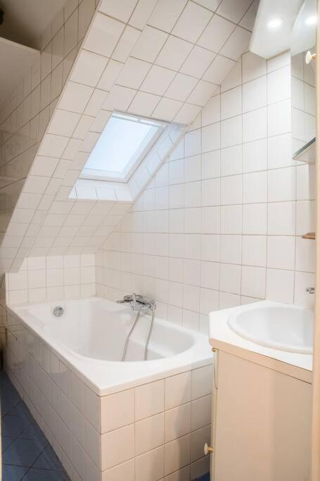 Spacious Studio In Paris Hyper Center - Smart Tv & Wifi - 4P Экстерьер фото